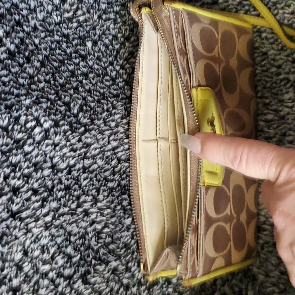 *Coach Wallet - Picture 6 of 8